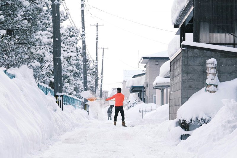 it's easy to learn how to start a snow shoveling business